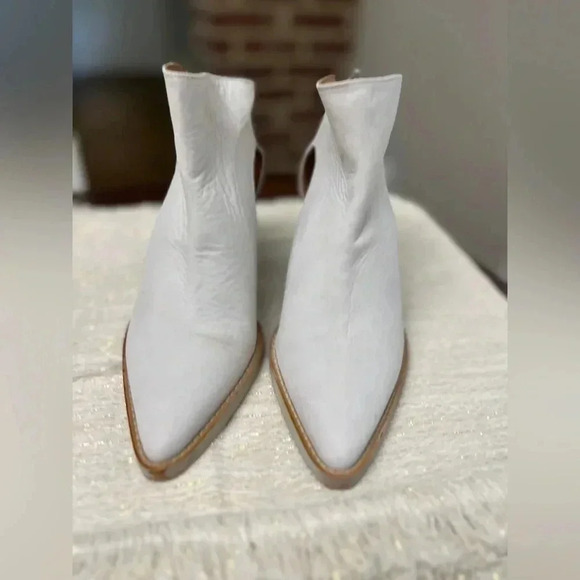 Free People Wilder Pointed Toe Leather Booties Size EU 37 US 6 White Western New - Picture 4 of 16